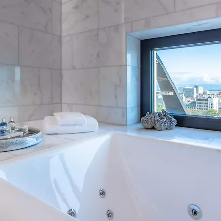 Radisson Blu Atlantic Hotel, Hotel